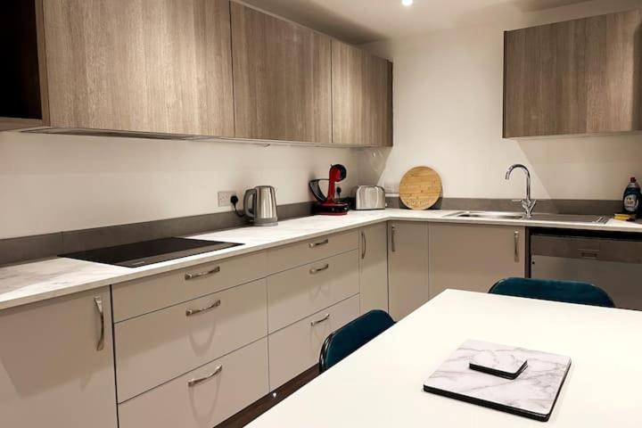 Lovely 3 Bedroom Apartment With Private Garden In Edinburgh City Centre Zewnętrze zdjęcie
