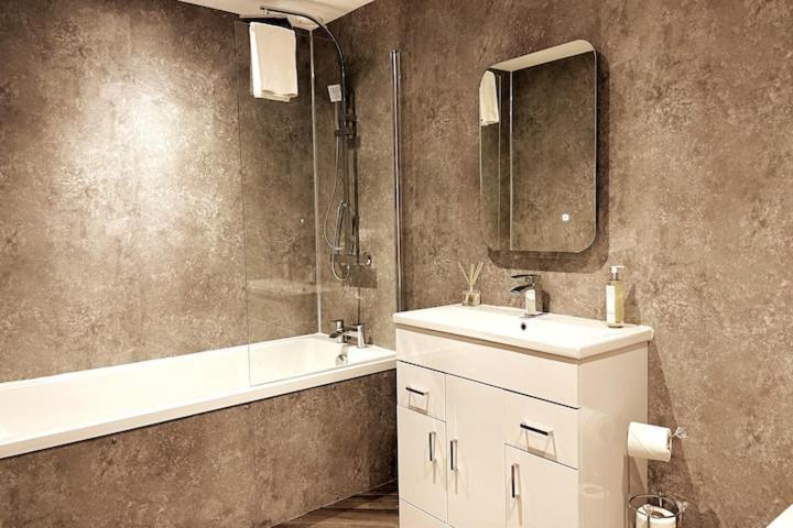 Lovely 3 Bedroom Apartment With Private Garden In Edinburgh City Centre Zewnętrze zdjęcie