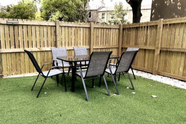 Lovely 3 Bedroom Apartment With Private Garden In Edinburgh City Centre Zewnętrze zdjęcie
